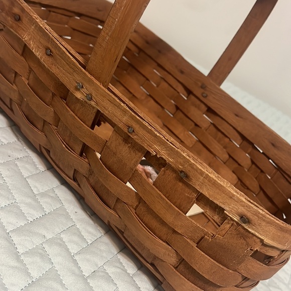 Classic Longaberger Basket with Handle - Picture 2 of 3